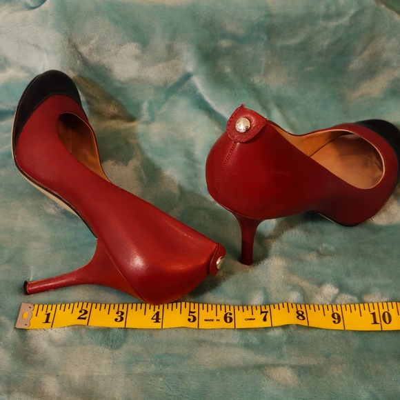 Michael Kors Red and Black Leather Round Toe High Heel Pumps - Size 8.5 - Picture 3 of 8